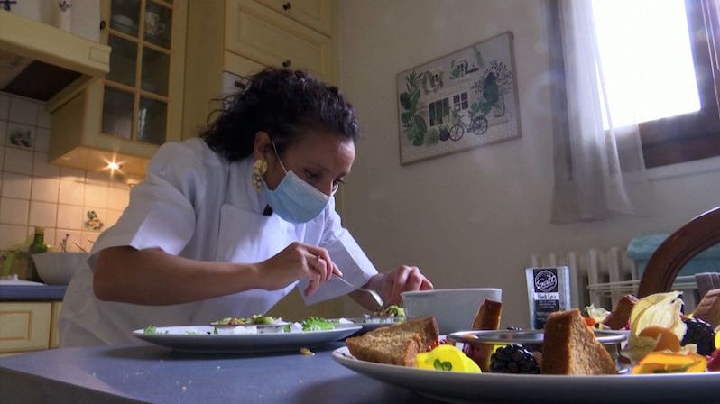 Pařížští šéfkuchaři změnili lokál. Chodí vařit k lidem do kuchyně